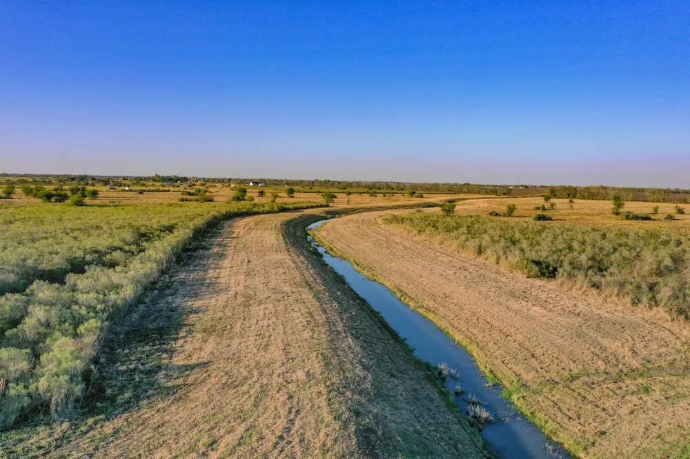 County Road 8 Guy, TX 77444