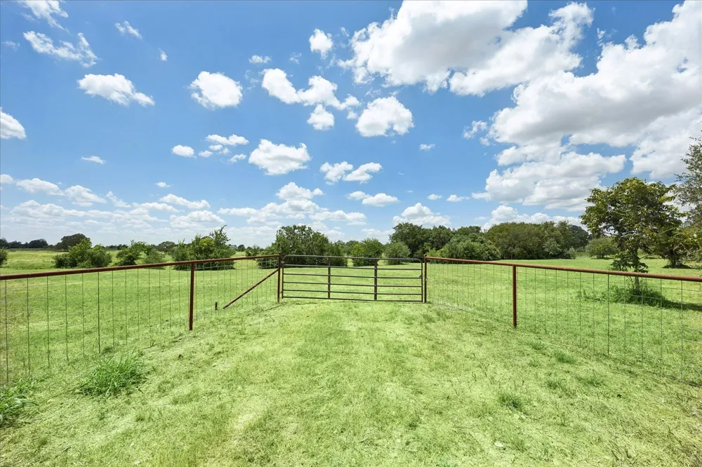 1372 Nassau Road Round Top, TX 78954