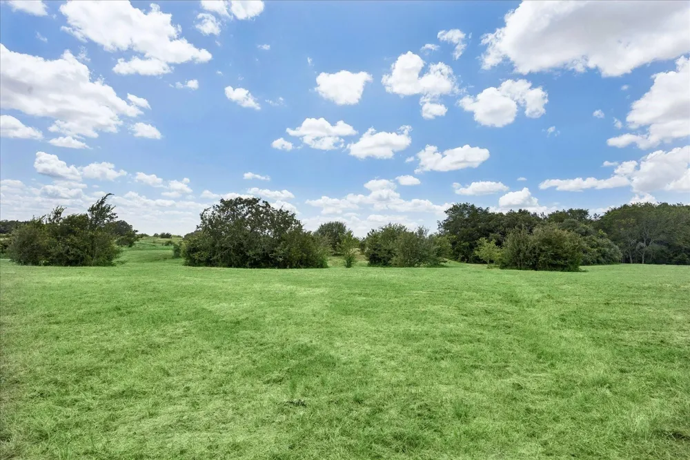 1372 Nassau Road Round Top, TX 78954