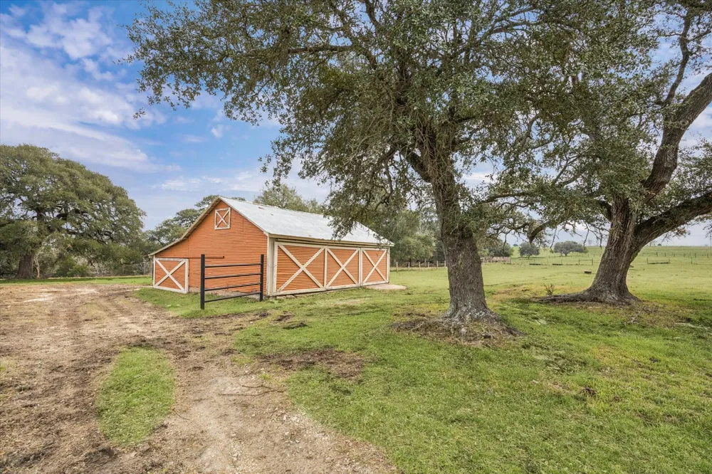 6602 Fm 390 West Burton, TX 77835