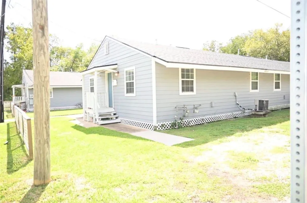 2322 Central Street #4 Dickinson, TX 77539
