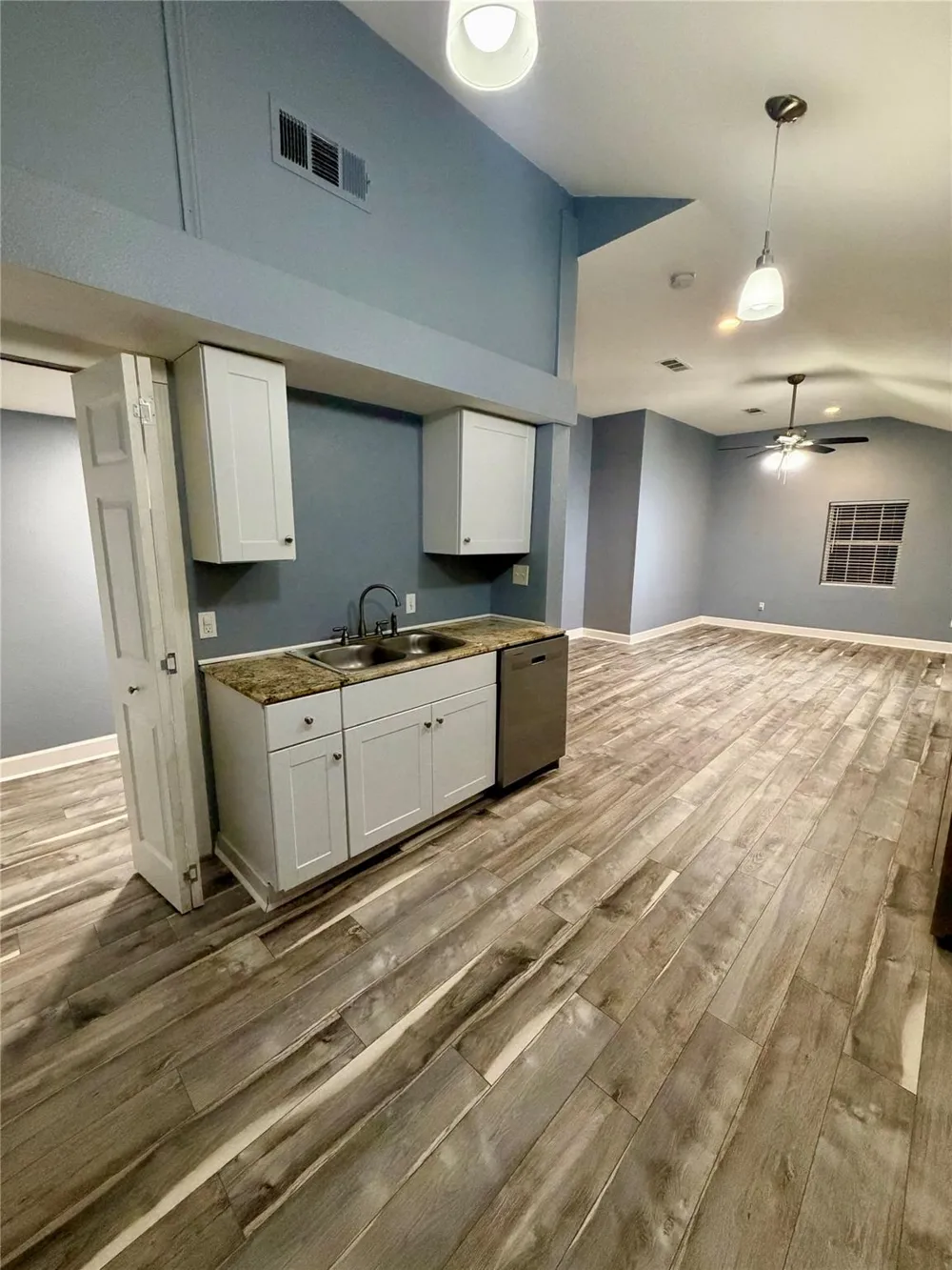 2322 Central Street #4 Dickinson, TX 77539
