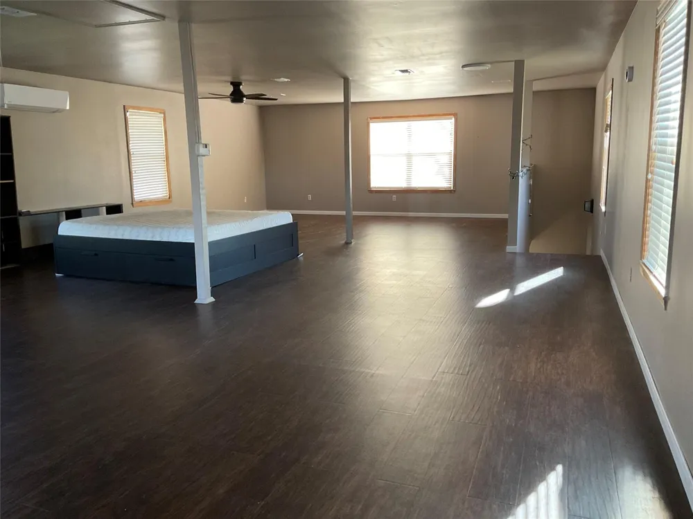 509 North Street Yoakum, TX 77995