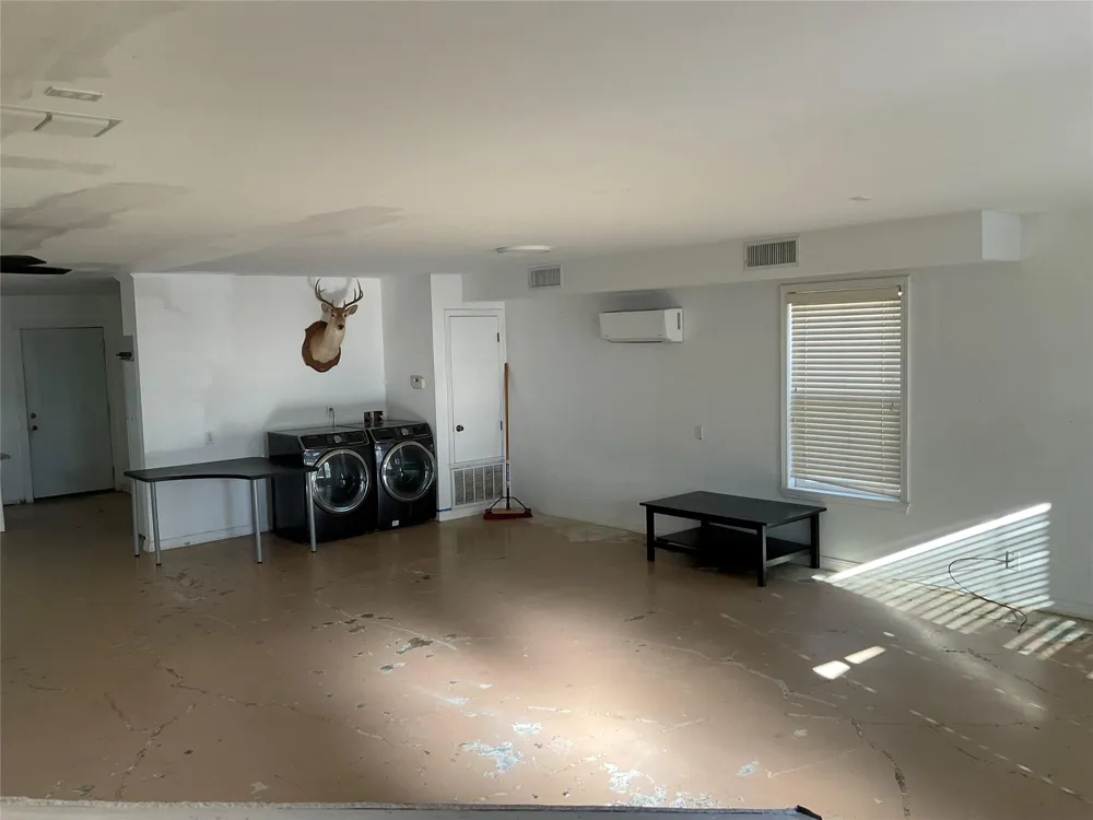 509 North Street Yoakum, TX 77995