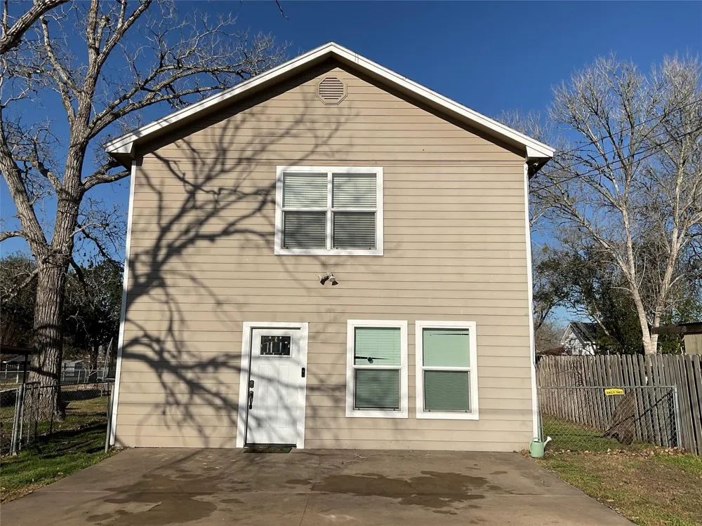 509 North Street Yoakum, TX 77995