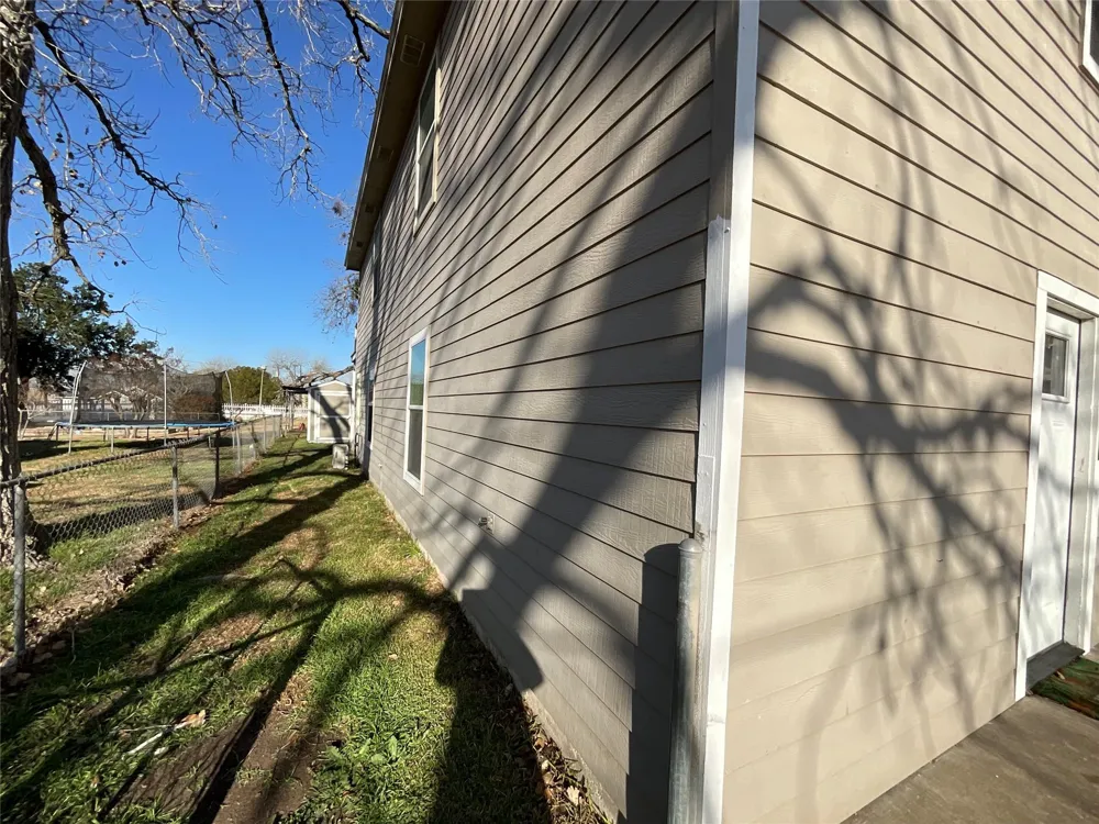509 North Street Yoakum, TX 77995