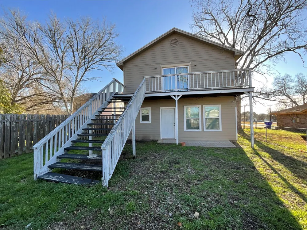 509 North Street Yoakum, TX 77995