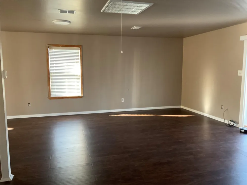 509 North Street Yoakum, TX 77995