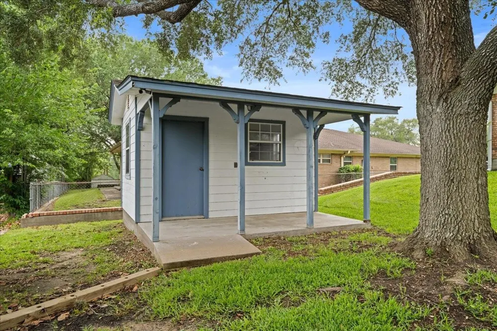 159 Charles Street La Grange, TX 78945