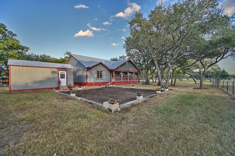 1066 County Road 233 Giddings, TX 78942
