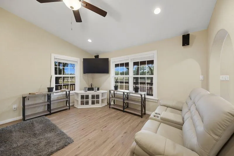 1066 County Road 233 Giddings, TX 78942