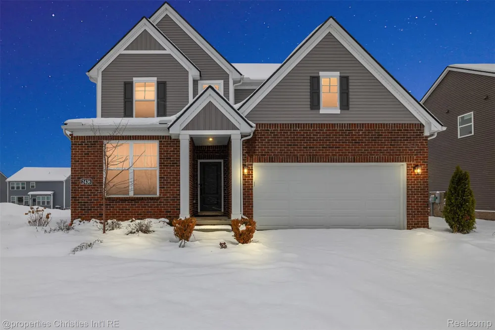 2436 Parkshore Drive Commerce Charter Township, MI 48382