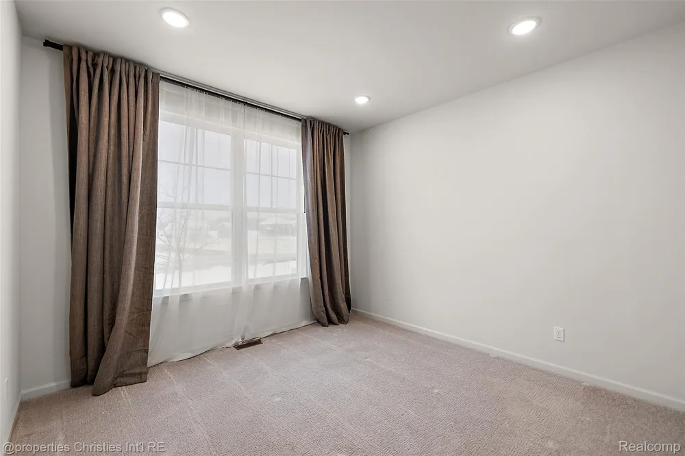 2436 Parkshore Drive Commerce Charter Township, MI 48382