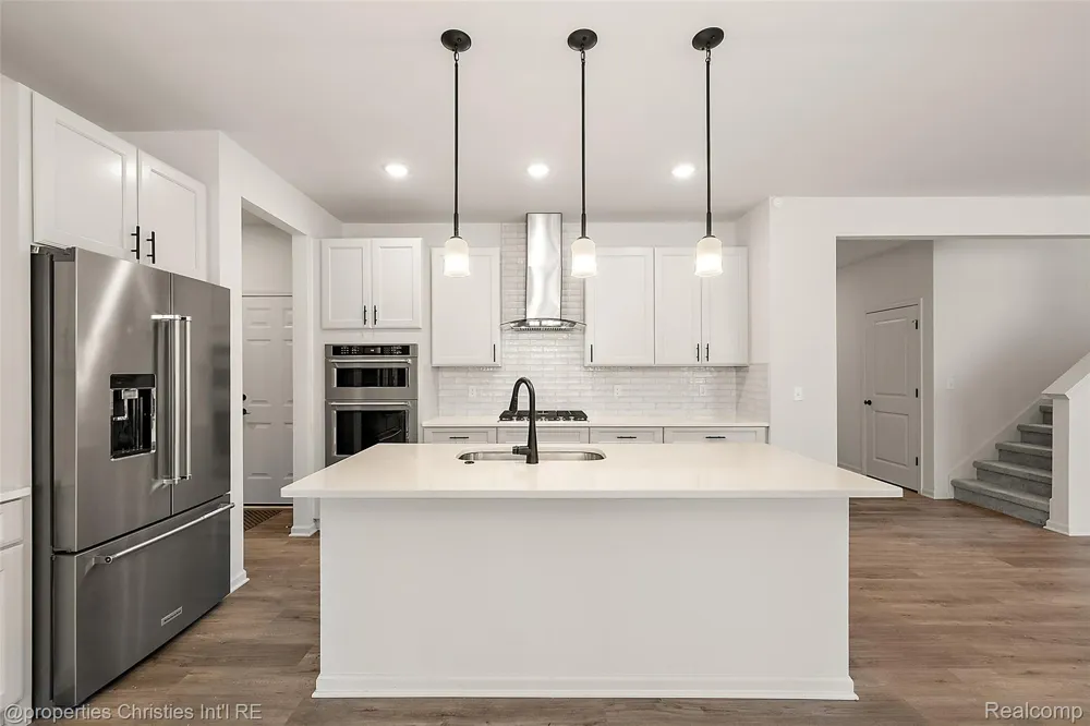 2436 Parkshore Drive Commerce Charter Township, MI 48382