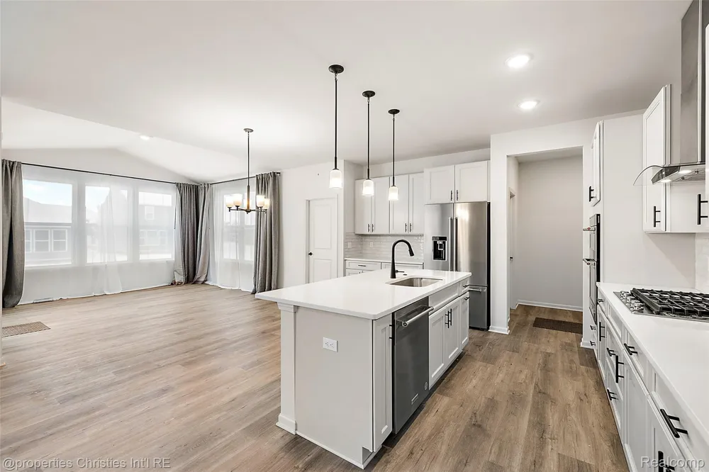2436 Parkshore Drive Commerce Charter Township, MI 48382