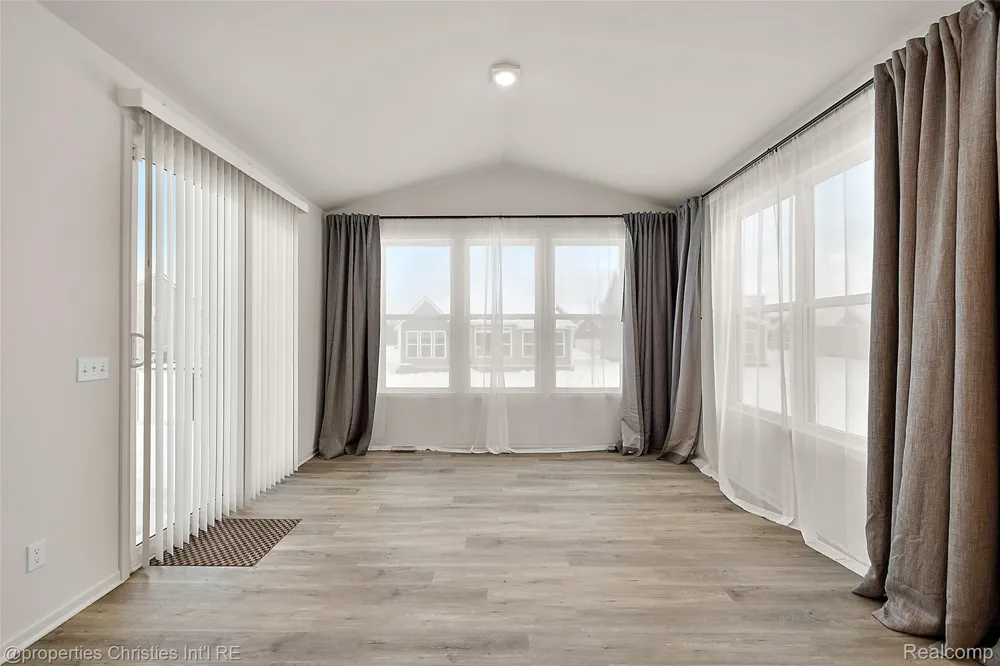 2436 Parkshore Drive Commerce Charter Township, MI 48382
