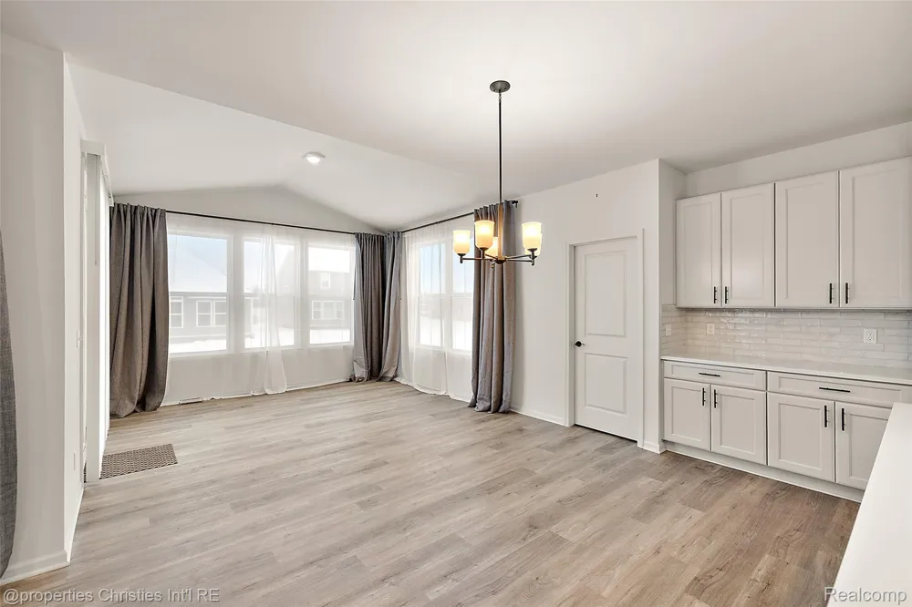 2436 Parkshore Drive Commerce Charter Township, MI 48382