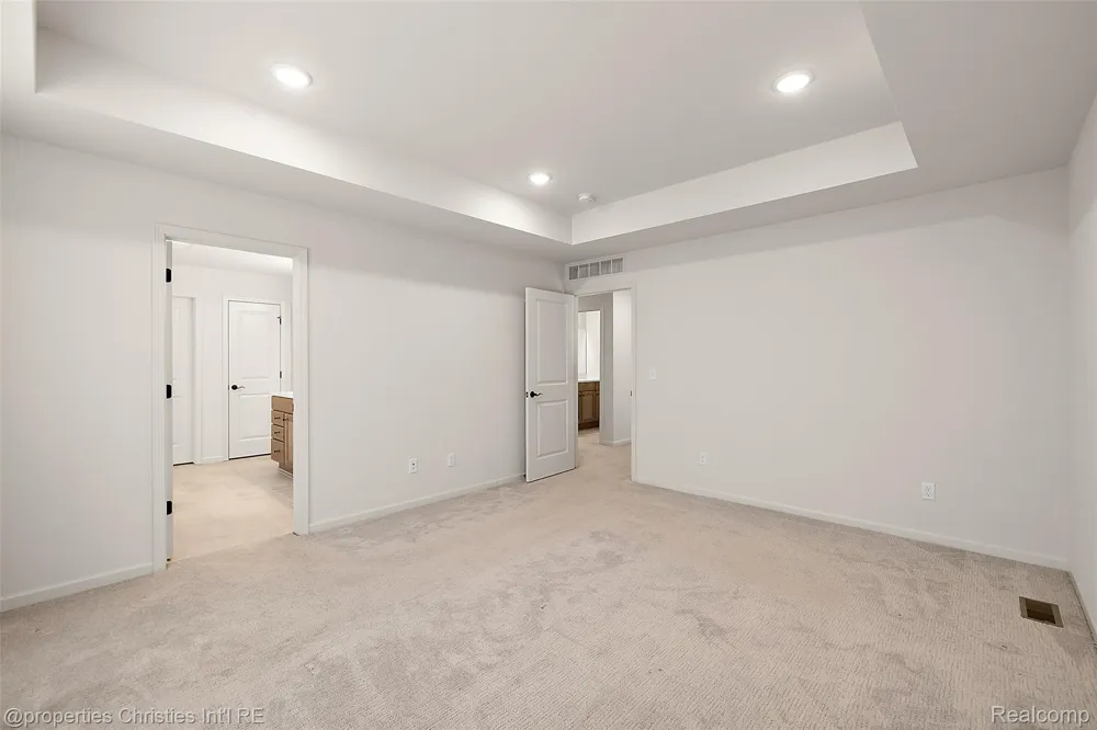 2436 Parkshore Drive Commerce Charter Township, MI 48382