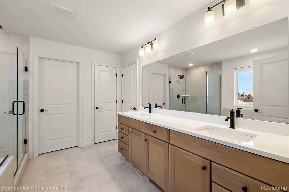 2436 Parkshore Drive Commerce Charter Township, MI 48382