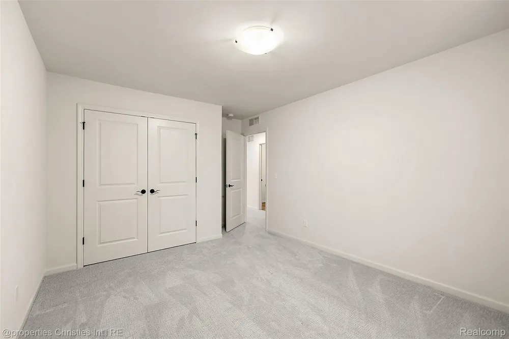 2436 Parkshore Drive Commerce Charter Township, MI 48382