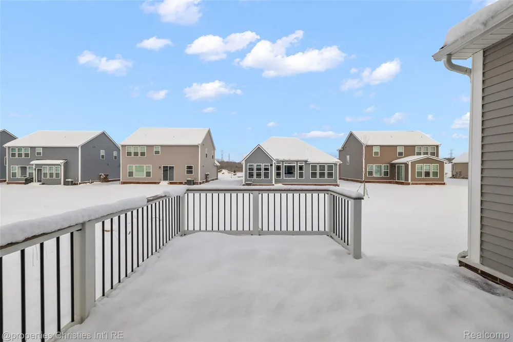 2436 Parkshore Drive Commerce Charter Township, MI 48382