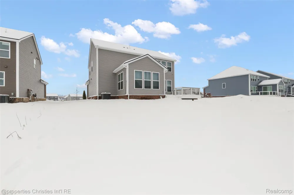 2436 Parkshore Drive Commerce Charter Township, MI 48382
