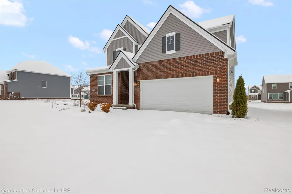 2436 Parkshore Drive Commerce Charter Township, MI 48382