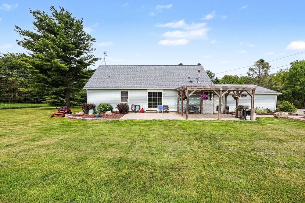 10955 Sooten Road Manchester, MI 48158