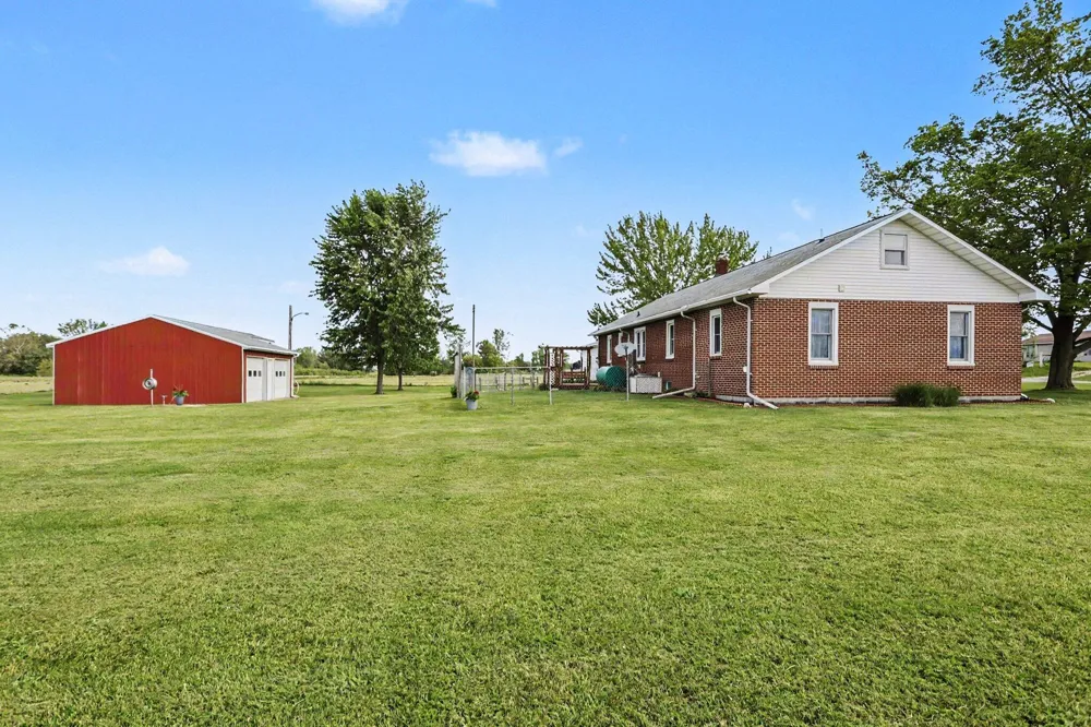 5494 Old Pipestone Road Eau Claire, MI 49111