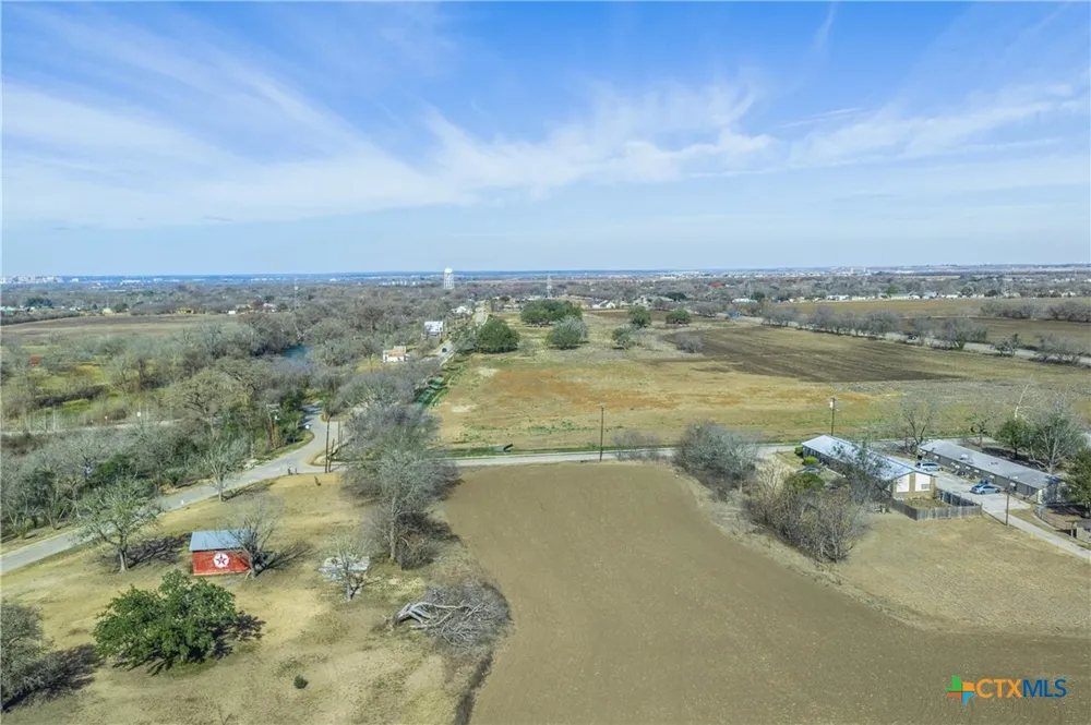 528 NW River Road Martindale, TX 78655