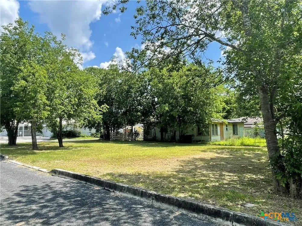 557 Silva Street Seguin, TX 78155