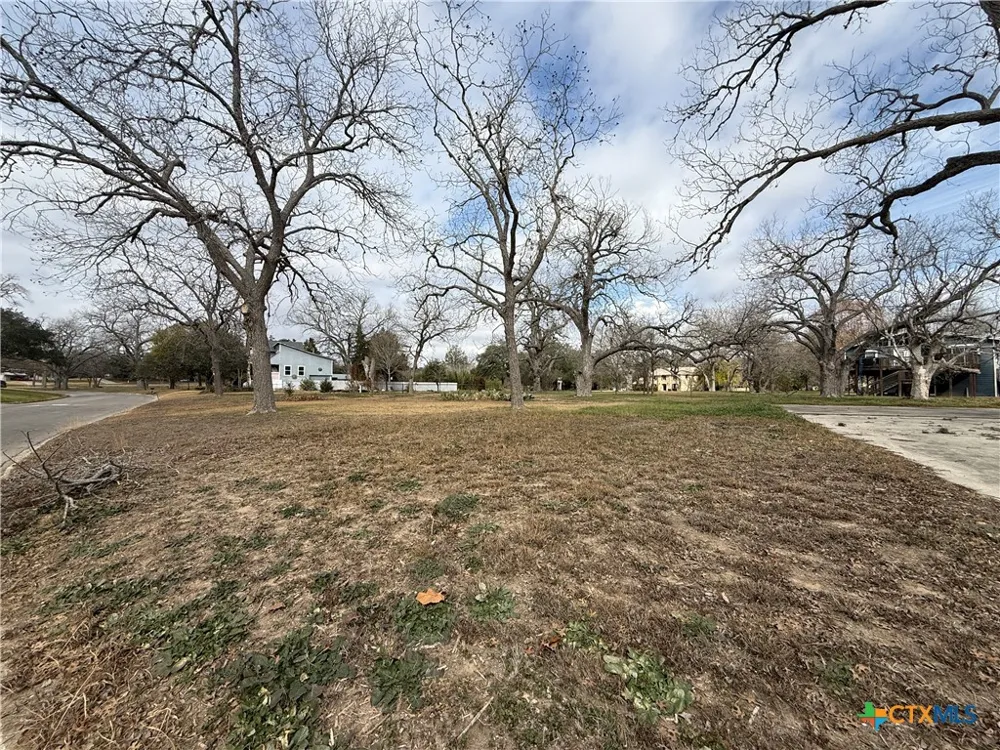 69 S Hampton Drive Seguin, TX 78155
