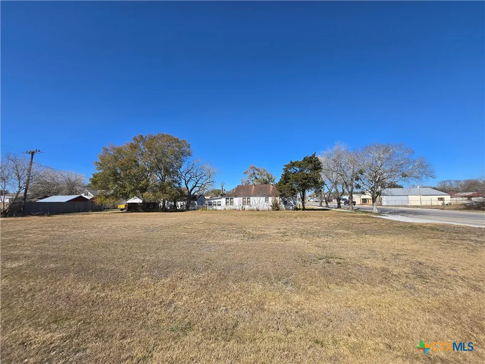 612 S Mechanic Street El Campo, TX 77437