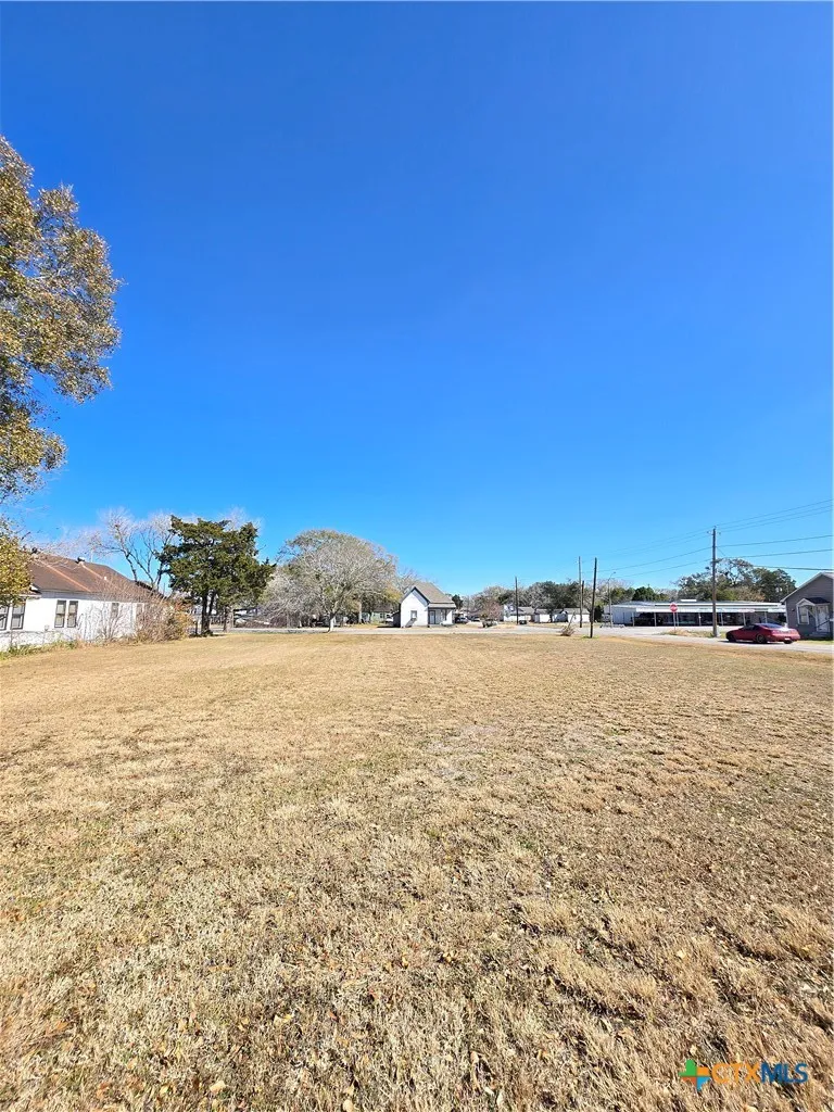 612 S Mechanic Street El Campo, TX 77437