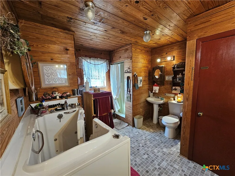 2051 County Road 3155 Valley Mills, TX 76689