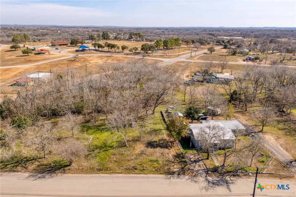 1018 Hackberry Avenue Luling, TX 78648