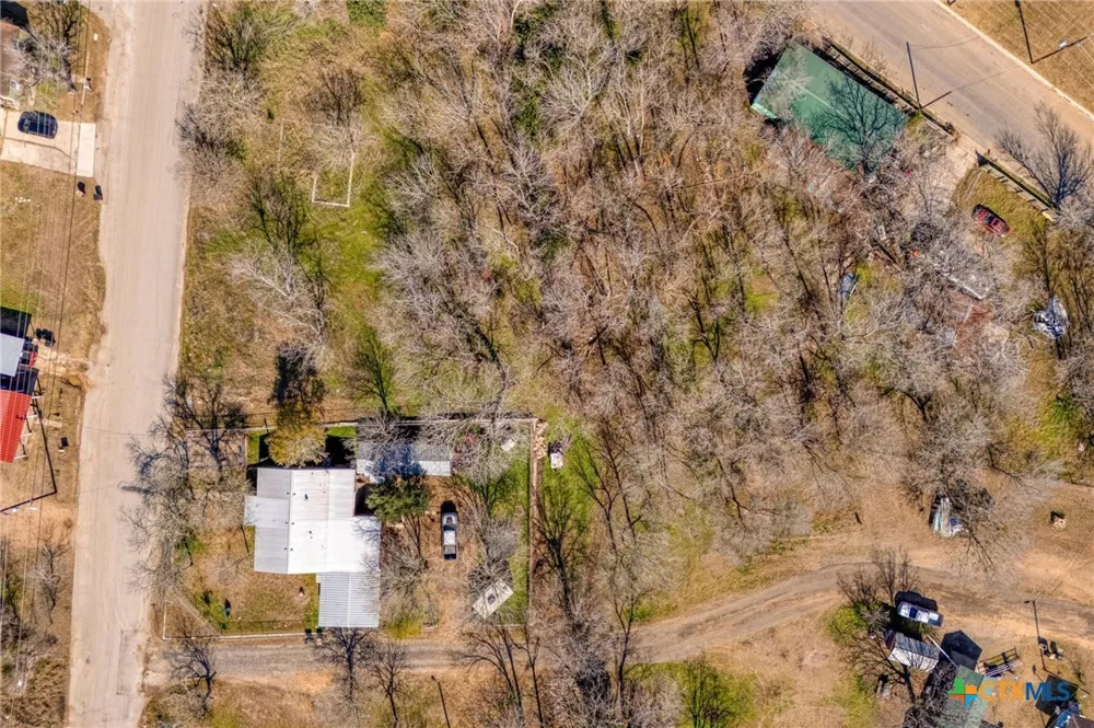 1018 Hackberry Avenue Luling, TX 78648