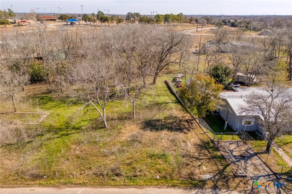 1018 Hackberry Avenue Luling, TX 78648