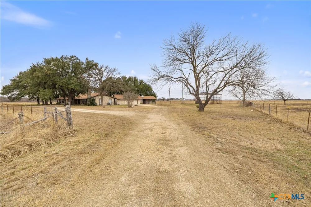 9562 State Hwy 53 Rogers, TX 76569