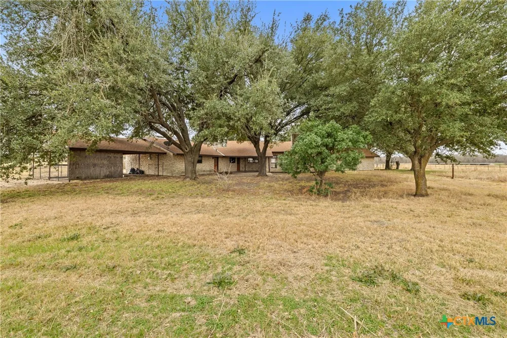 9562 State Hwy 53 Rogers, TX 76569
