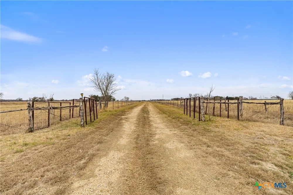 9562 State Hwy 53 Rogers, TX 76569