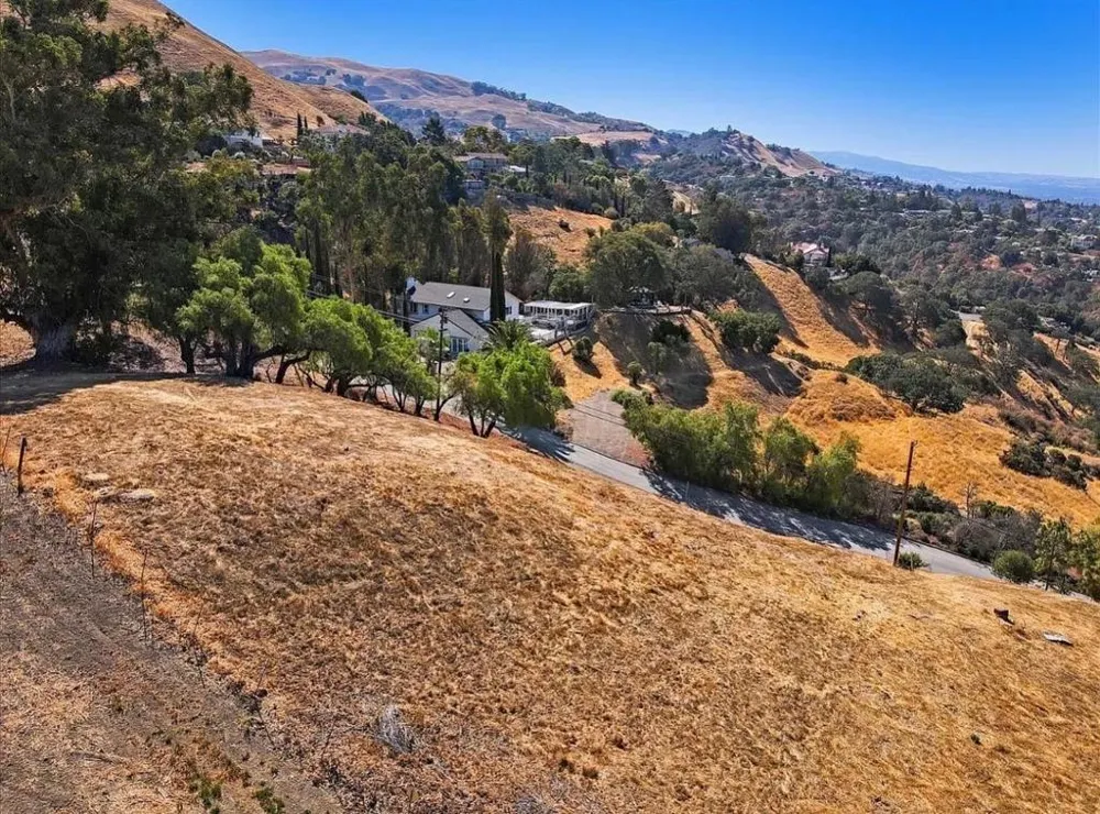 6 Claitor Way San Jose, CA 95132