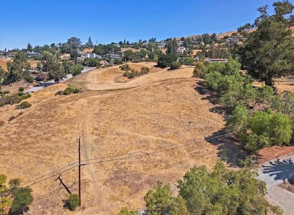 6 Claitor Way San Jose, CA 95132