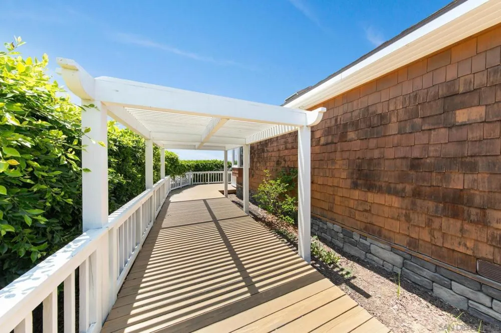 4853 Ocean/Law San Diego, CA 92109