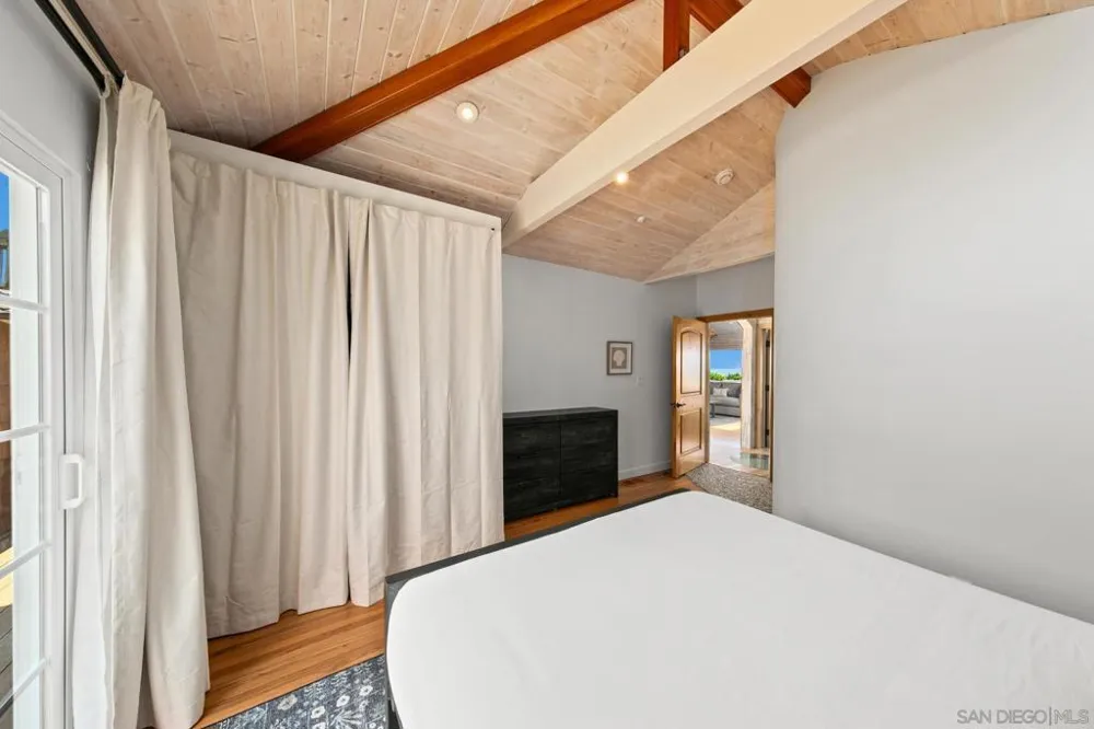 4853 Ocean/Law San Diego, CA 92109