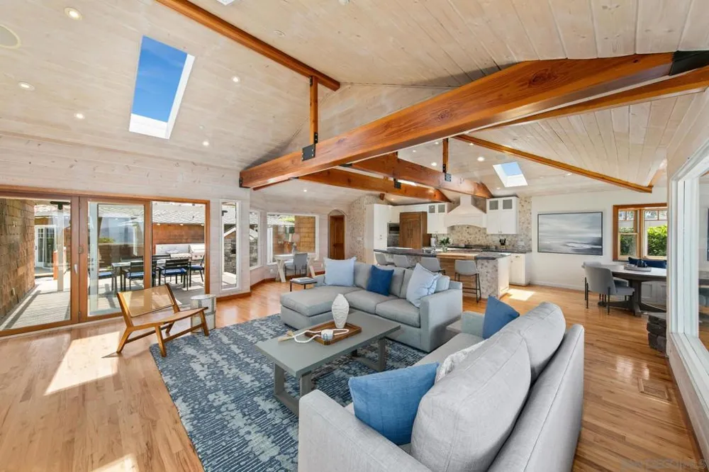 4853 Ocean/Law San Diego, CA 92109