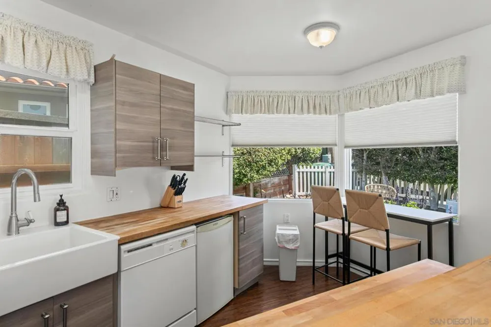 4853 Ocean/Law San Diego, CA 92109