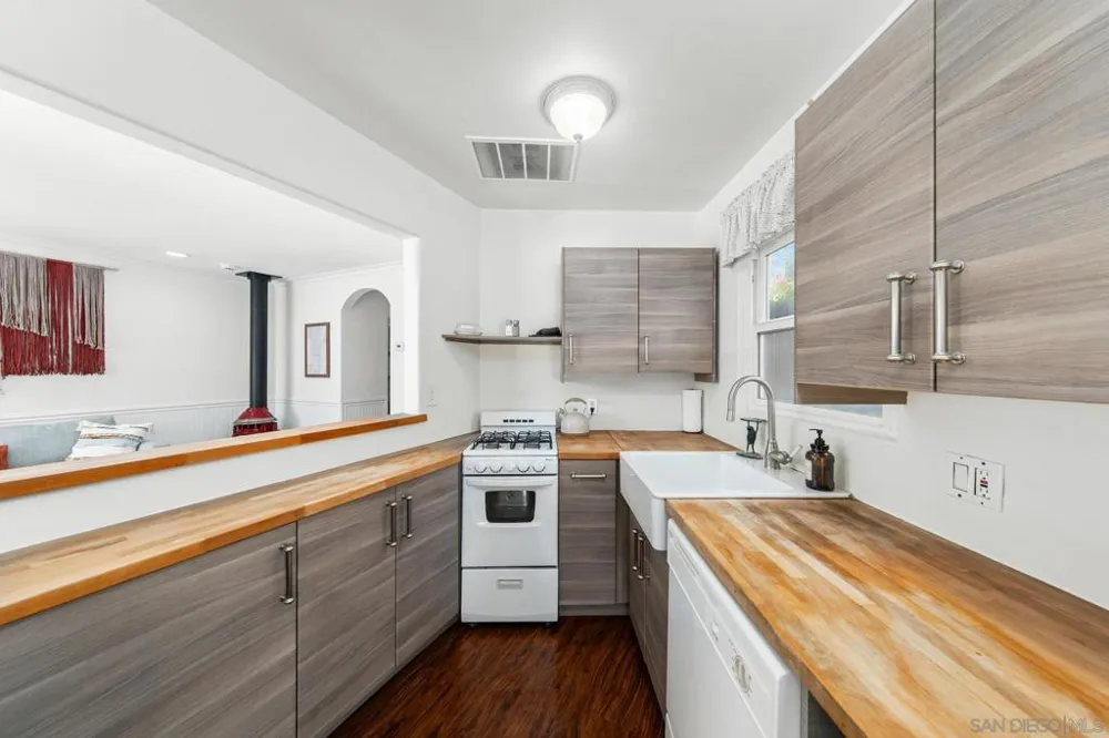 4853 Ocean/Law San Diego, CA 92109