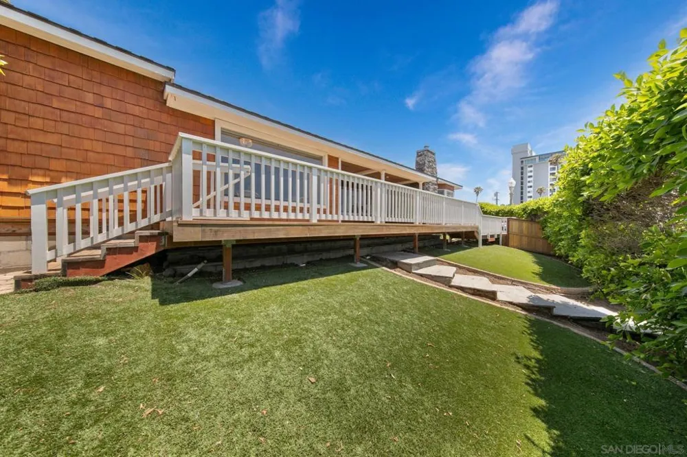 4853 Ocean/Law San Diego, CA 92109
