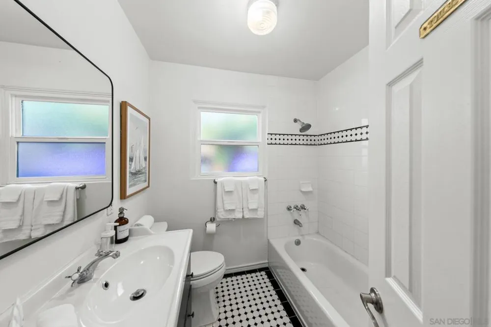 4853 Ocean/Law San Diego, CA 92109